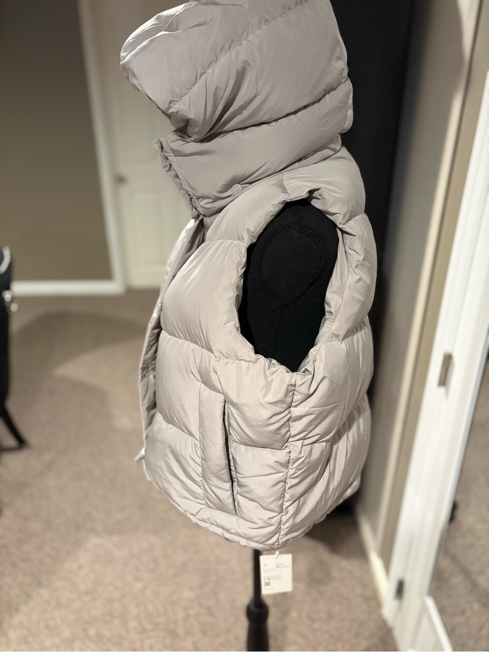 NWT Halara Puffer Hooded Vest in Light Taupe